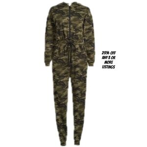 Hoodie Onesie Size XXL Black Green Graphic Camoflauge Fleece Footless Longsleeve